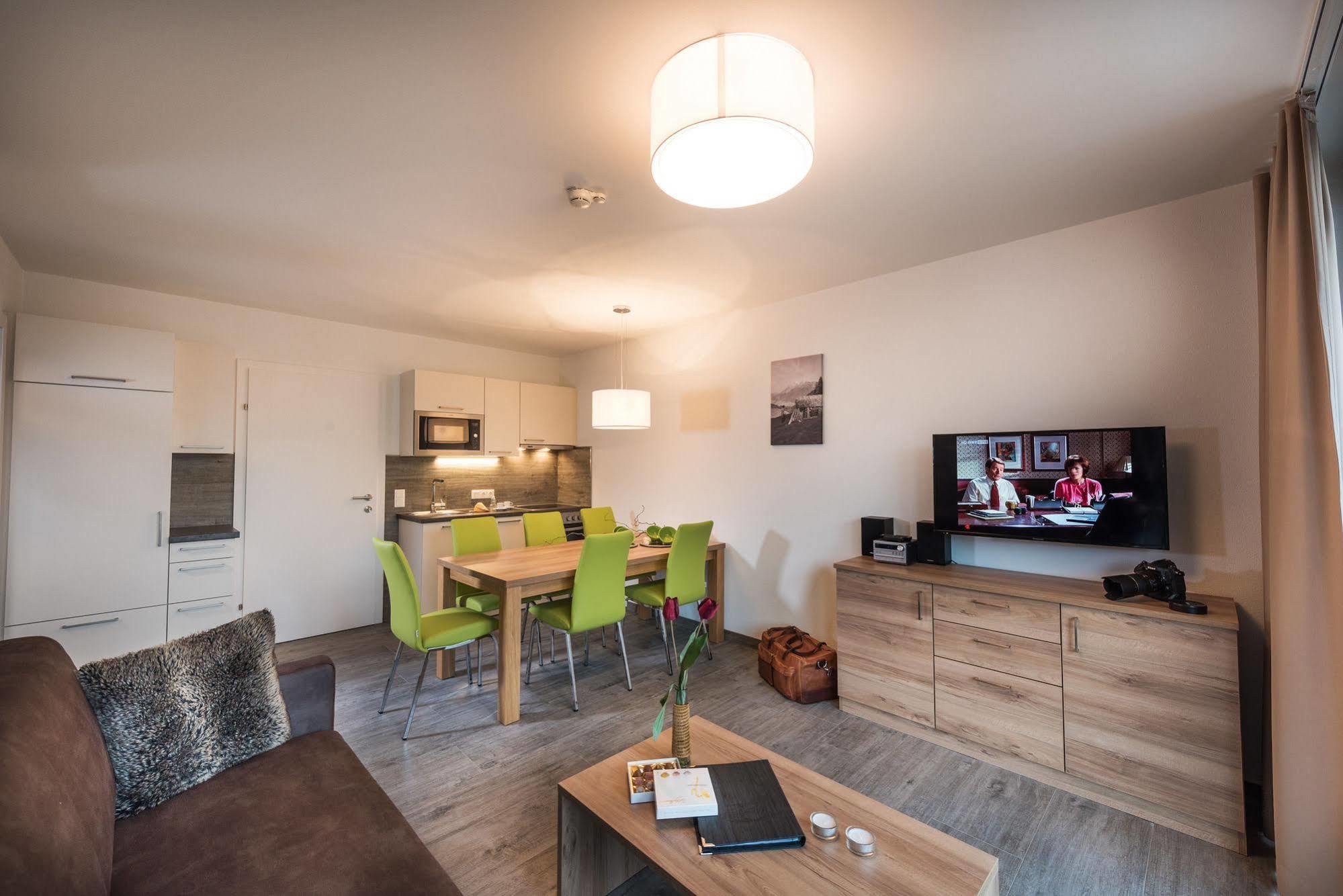 Low Budget Apartment Centrum – Steinbock Lodges Zell am See Exterior foto